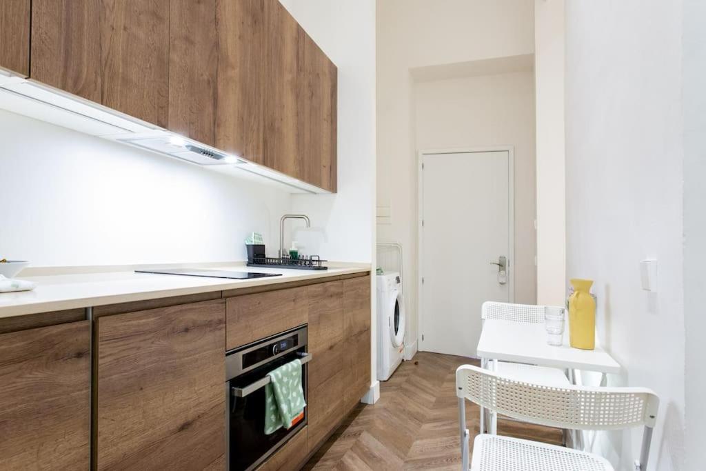 #4 Style Apt In City Center Apartment *